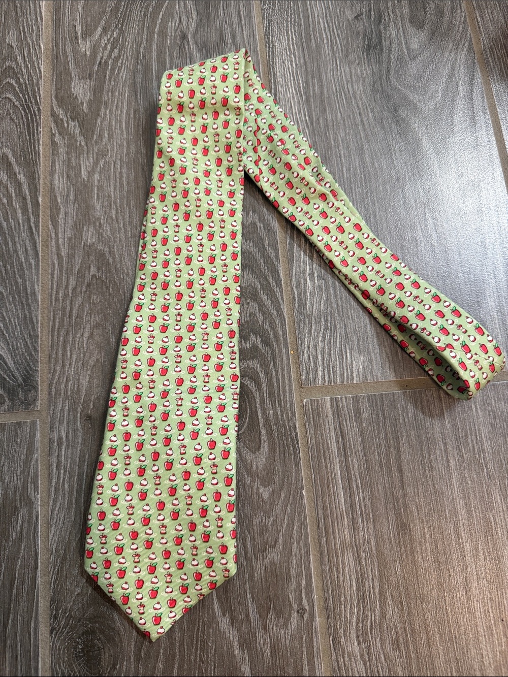 Vineyard Vines youth kid bright Green Silk Apple Tie 49” back to school